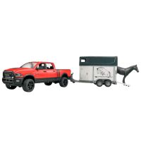 Carrinha RAM Power Wagon com reboque para cavalos