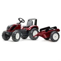 Trator com reboque Valtra